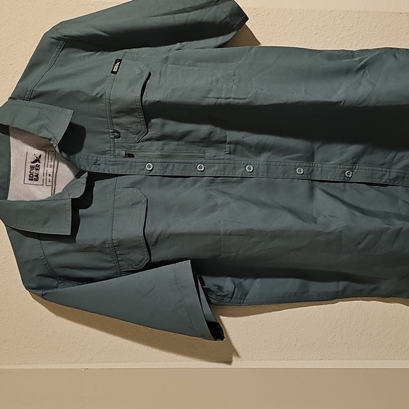 Duluth Trading Co Men's Green Shirt - Picture 5 of 5